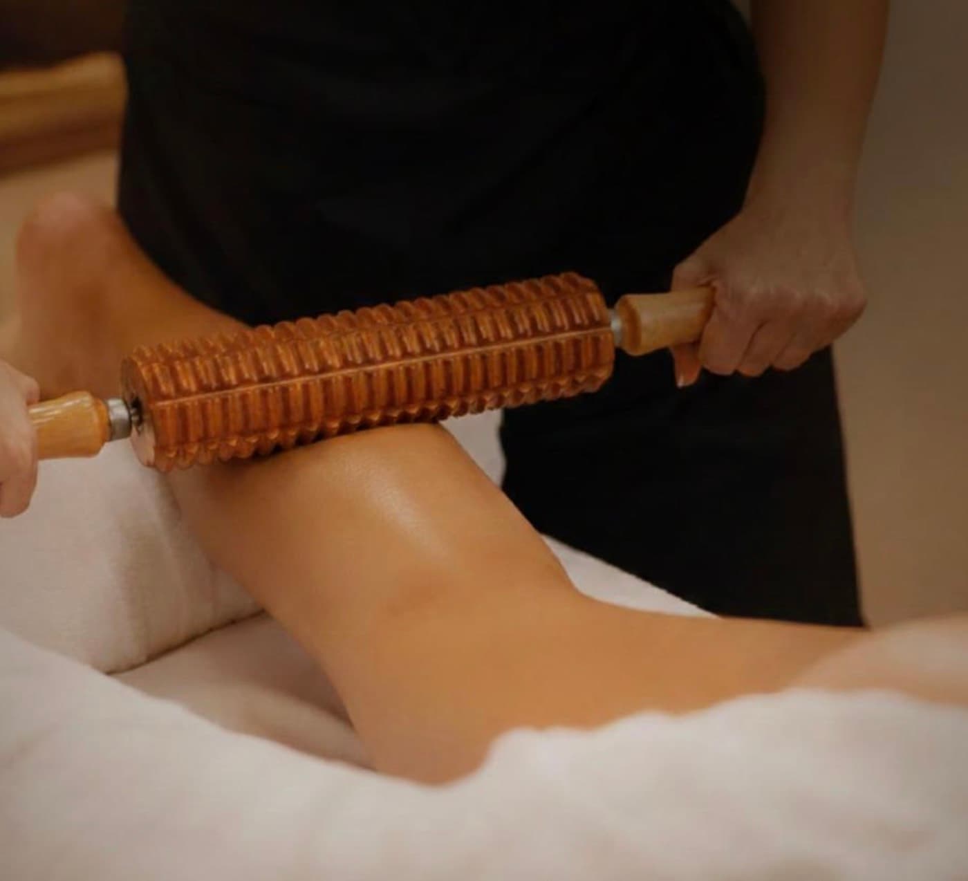 Maderoterapie cu instrumente din lemn la XPilates & Spa